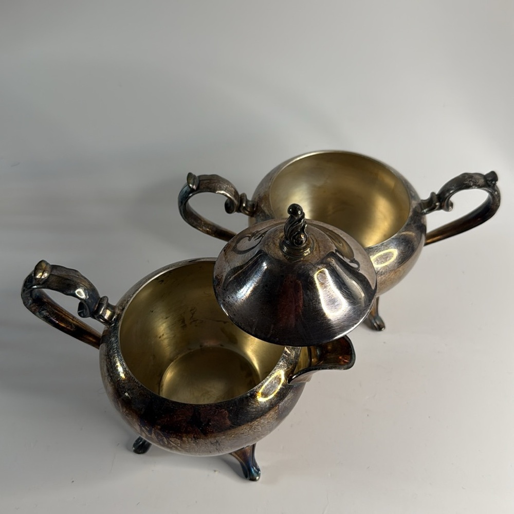 Vintage Sugar and Creamer set, I believe is Silver Plated - Picture 16 of 16
